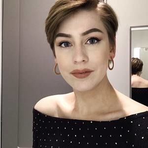 Meet your Posher, Chloe